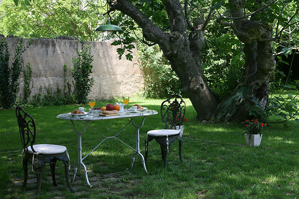 balcony dining