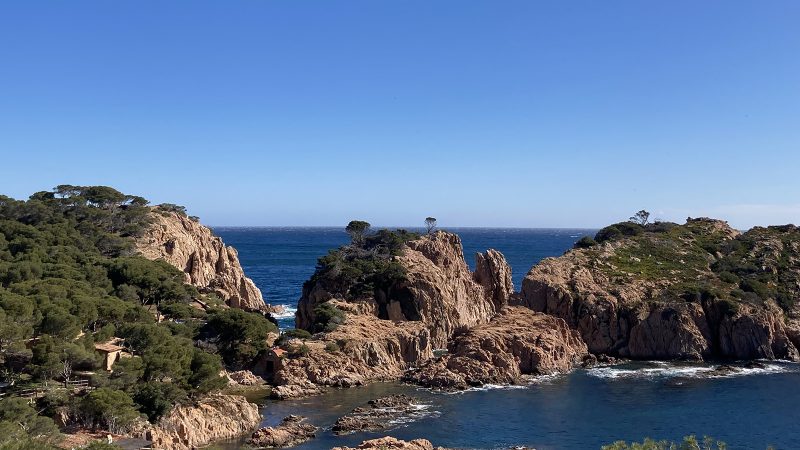 tamariu-view-rocks-1600x900